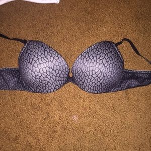 black push-up bra